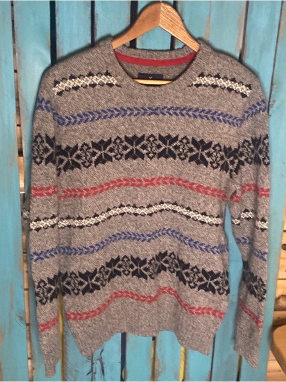 American Eagle acrylic crewneck sweater size large gray black white red blue